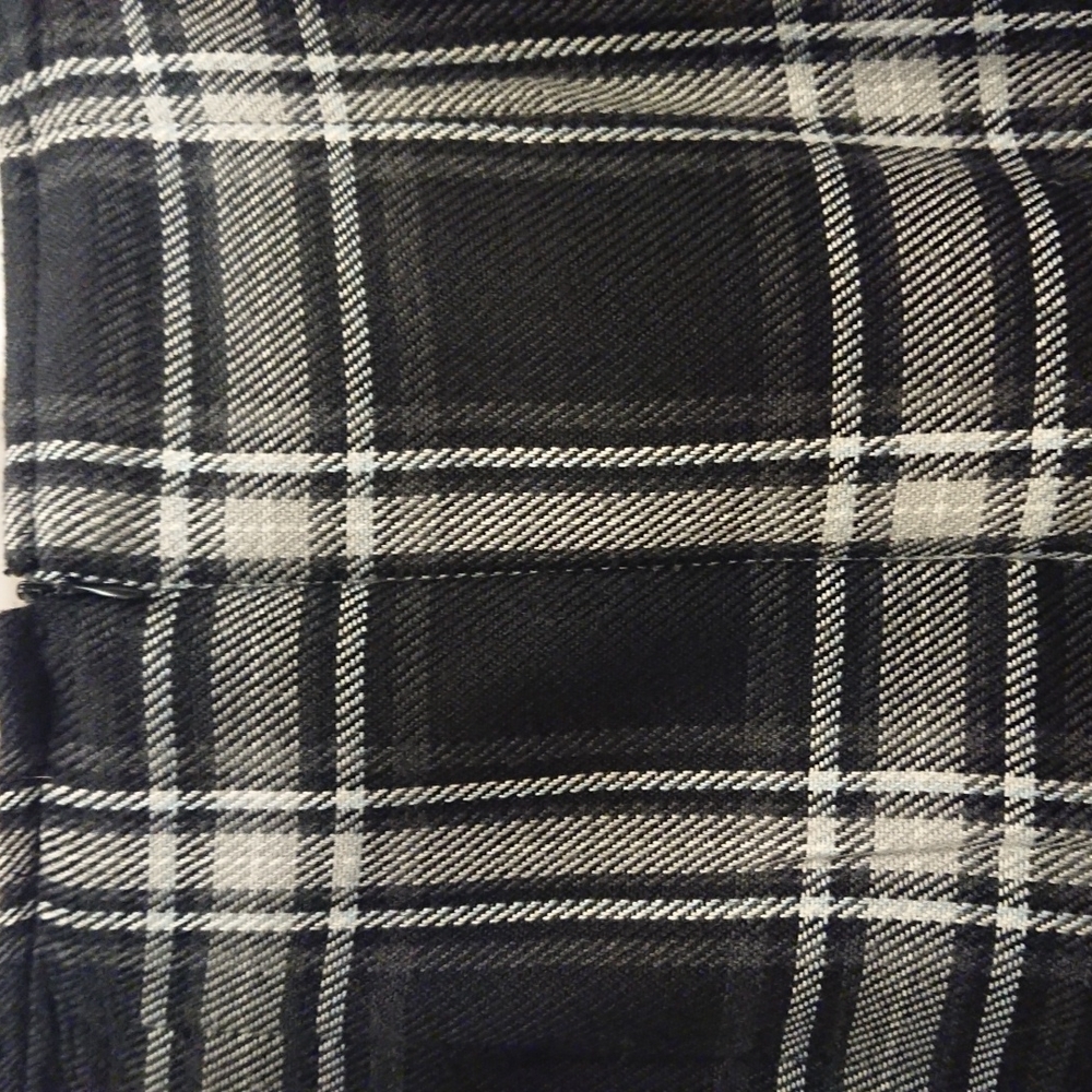 Black & grey plaid skirt - Picture 8 of 8